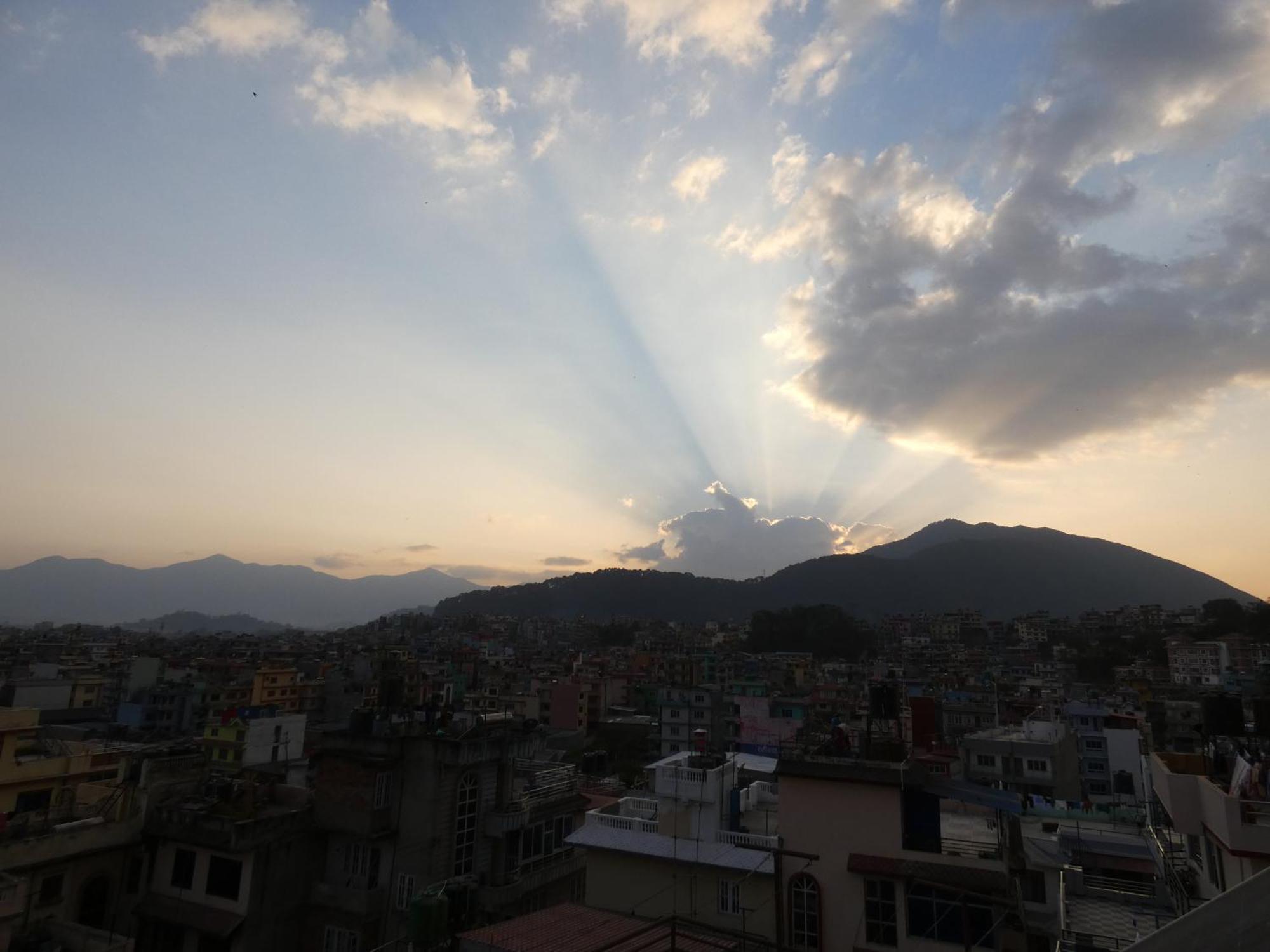 Sara'S Backpackers Hotel Kathmandu Exterior photo