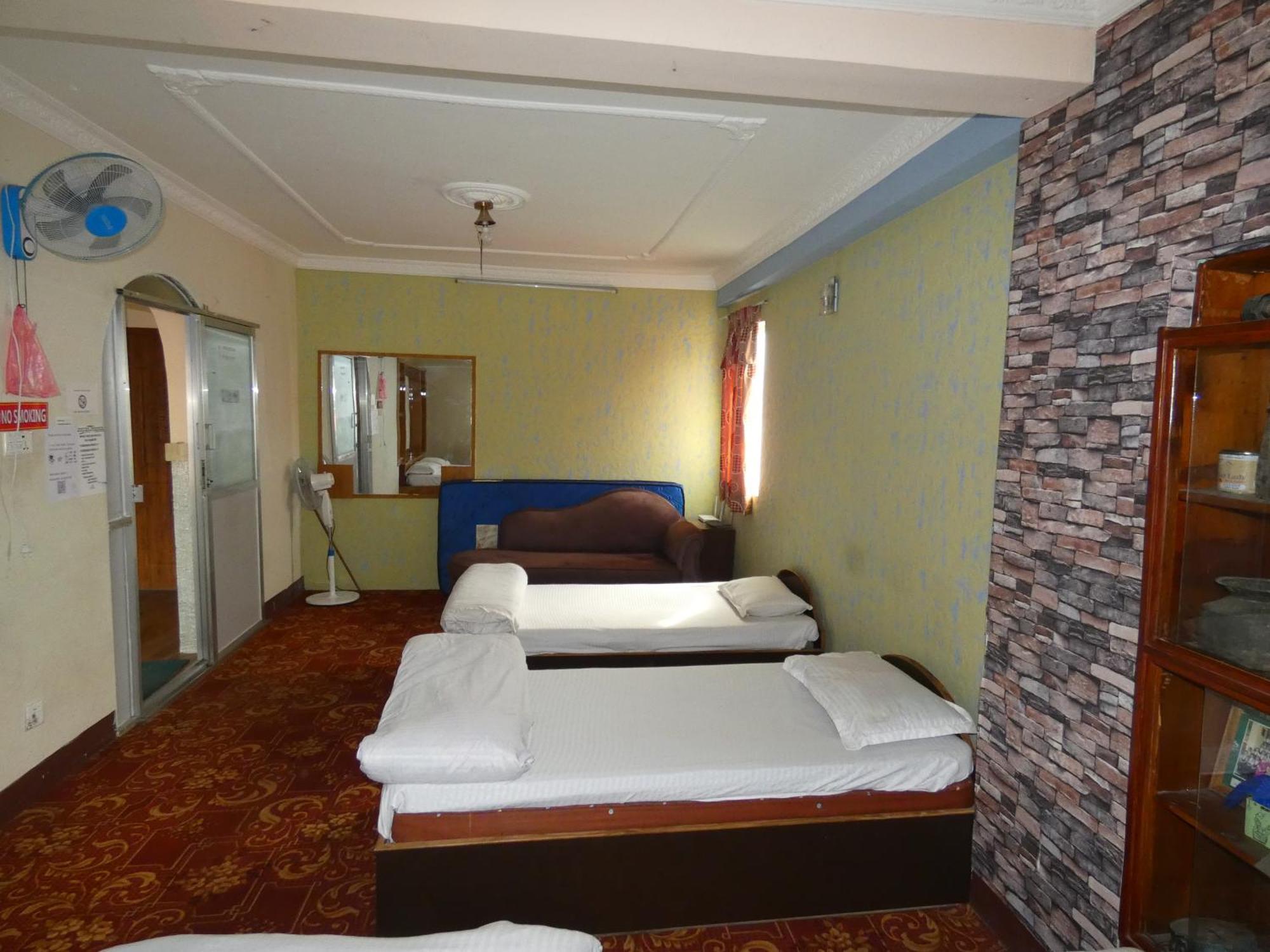 Sara'S Backpackers Hotel Kathmandu Exterior photo