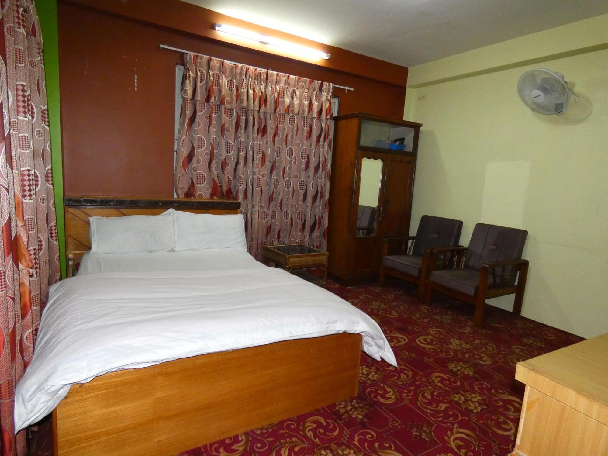 Sara'S Backpackers Hotel Kathmandu Exterior photo