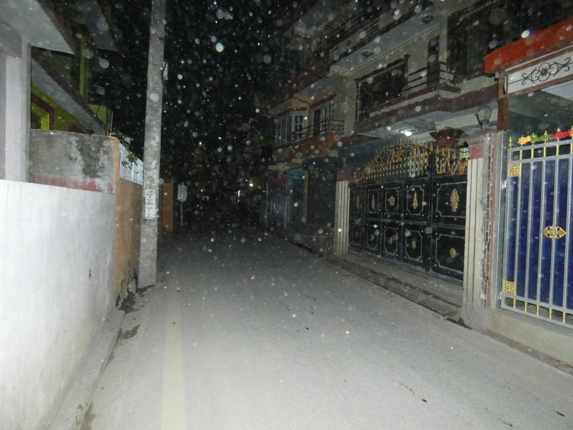 Sara'S Backpackers Hotel Kathmandu Exterior photo